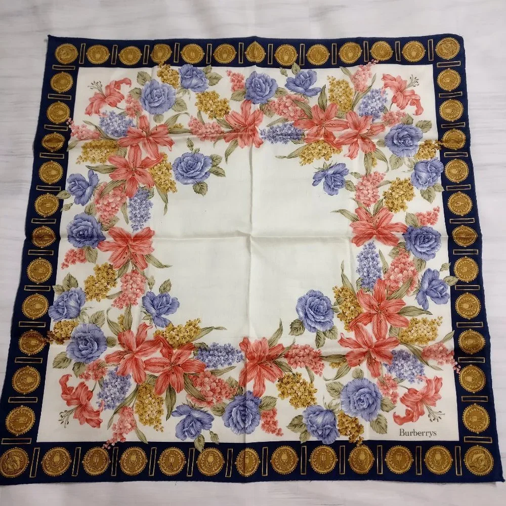 💎✨ Vintage Burberry Square Scarf - Picture 4 of 4